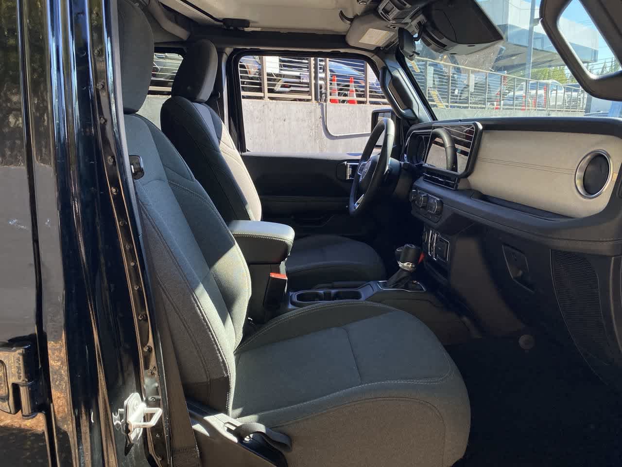 Used 2025 Jeep Wrangler Unlimited Sahara AWD/4WD image 17