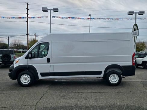 Used 2025 RAM ProMaster 2500 w/ Storage Group image 8