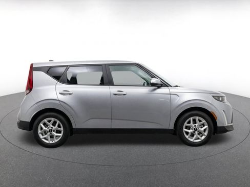 Used 2025 Kia Soul LX w/ LX Technology Package FWD image 10