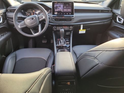 New 2026 Jeep Compass Latitude image 11