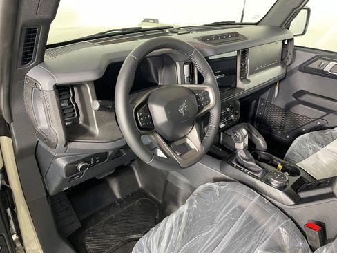 New 2025 Ford Bronco Badlands image 2