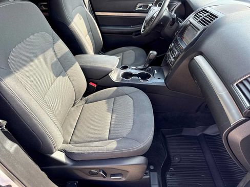 Used 2018 Ford Explorer XLT w/ XLT Technology Feature Bundle FWD image 22