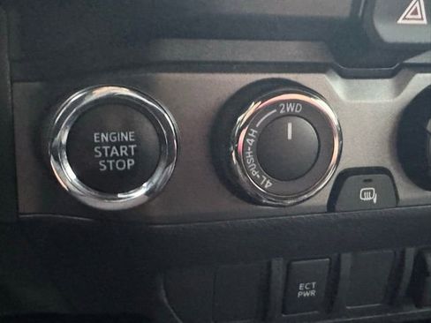 Used 2021 Toyota Tacoma TRD Off-Road AWD/4WD image 26