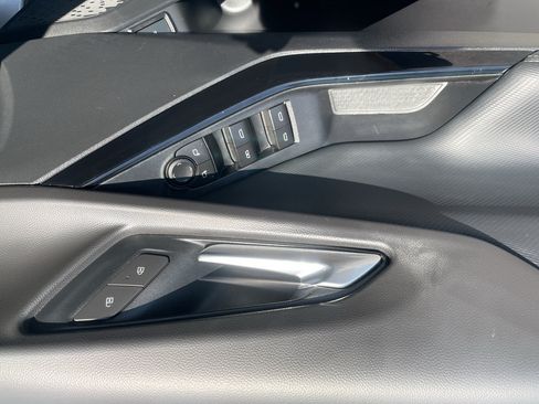 Certified 2026 Chevrolet Equinox LT w/ Convenience Package II FWD image 17