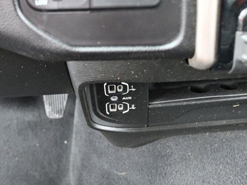 Used 2024 RAM 2500 Laramie AWD/4WD image 21