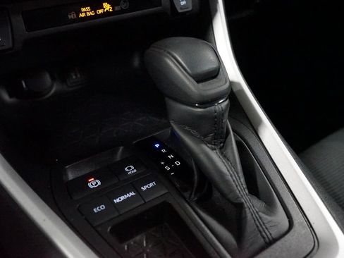 Certified 2025 Toyota RAV4 LE FWD image 21