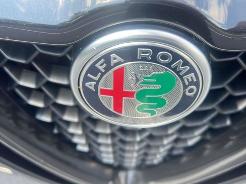 Used 2022 Alfa Romeo Stelvio Veloce AWD/4WD image 8