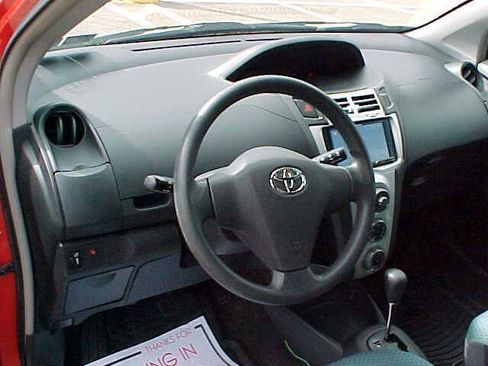 Used 2007 Toyota Yaris 2-Door Hatchback FWD image 11
