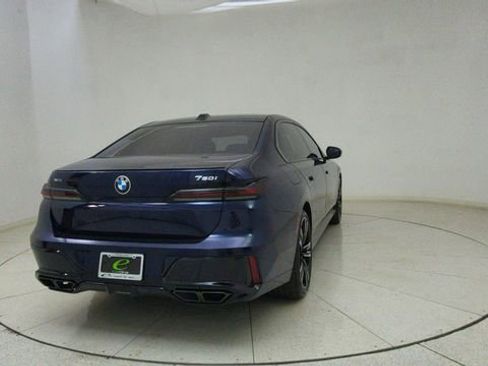 Used 2023 BMW 760i xDrive AWD/4WD image 70
