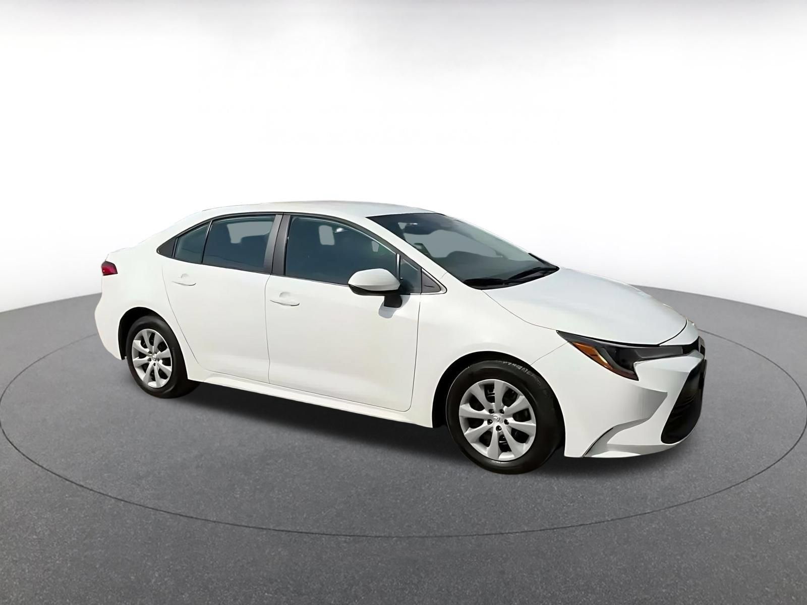 Used 2025 Toyota Corolla LE FWD image 2