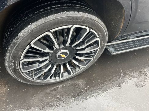 Used 2025 Chevrolet Tahoe High Country image 39