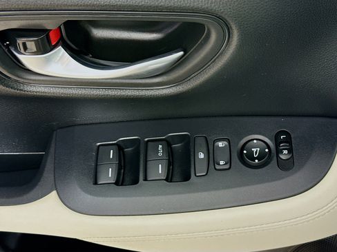 Used 2024 Honda HR-V LX image 19