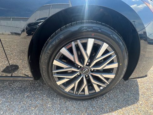 Used 2025 Nissan Altima 2.5 SV FWD image 11