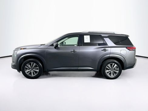 Used 2025 Nissan Pathfinder SL FWD image 4