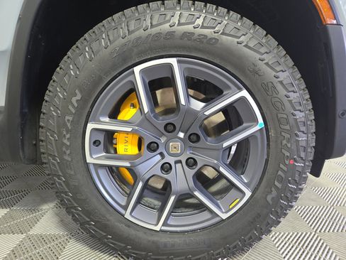 Used 2023 Rivian R1S Adventure AWD/4WD image 11