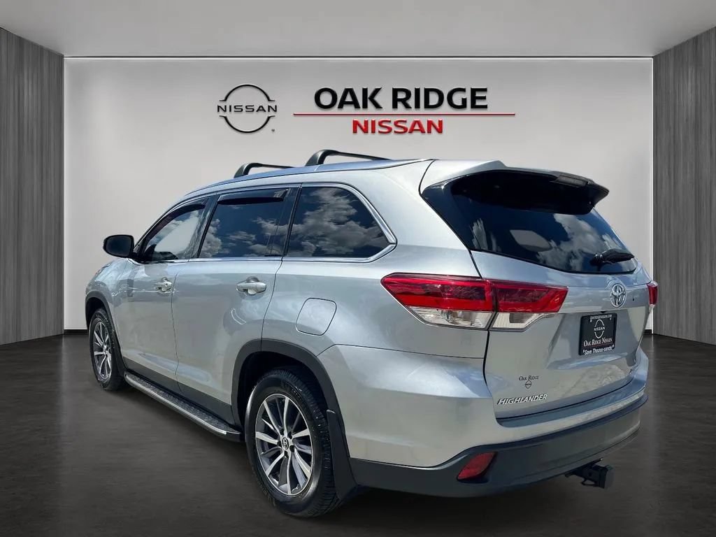 Used 2019 Toyota Highlander XLE AWD/4WD image 5