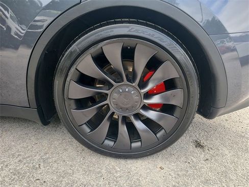 Used 2023 Tesla Model Y Long Range image 12