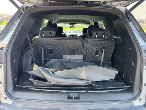 Used 2023 Chevrolet Traverse LT FWD image 6