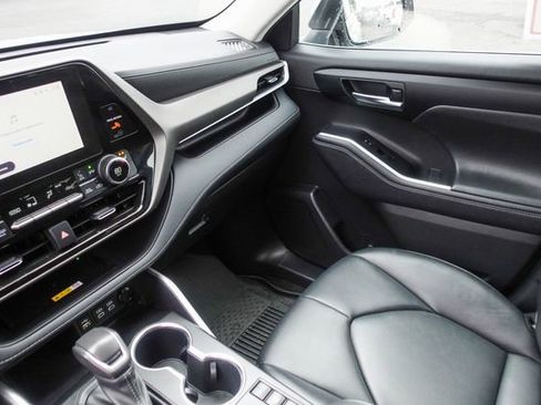 Certified 2023 Toyota Highlander XLE image 49