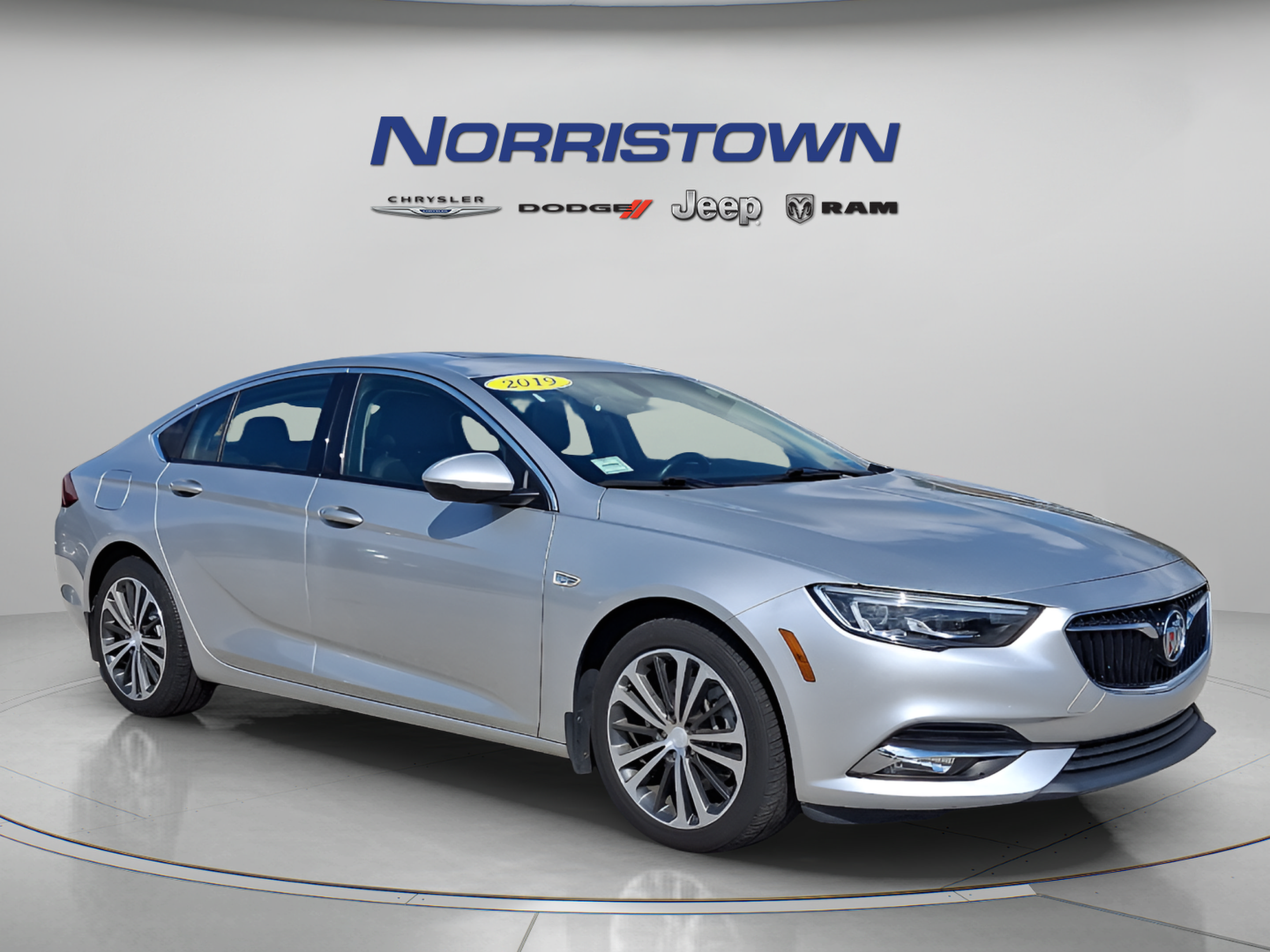 Used 2019 Buick Regal Essence w/ Driver Confidence Package I AWD/4WD image 1