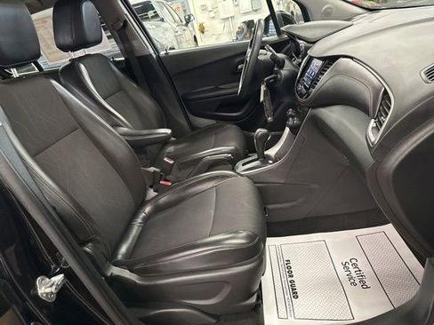 Used 2021 Chevrolet Trax LT AWD/4WD image 26