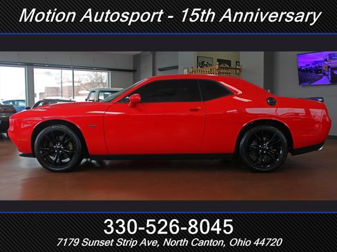 Used 2016 Dodge Challenger R/T w/ Blacktop Package image 7