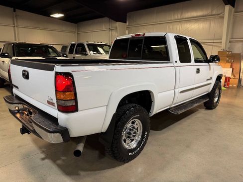 Used 2007 GMC Sierra 2500 SLE w/ Heavy-Duty Power Package RWD image 10