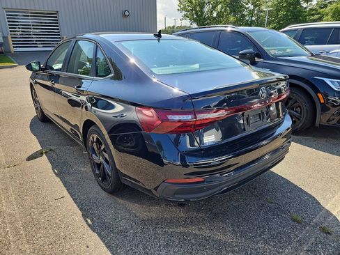 Used 2025 Volkswagen Jetta SE w/ Sunroof Package FWD image 2