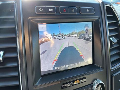 Used 2021 Ford Expedition Limited image 19