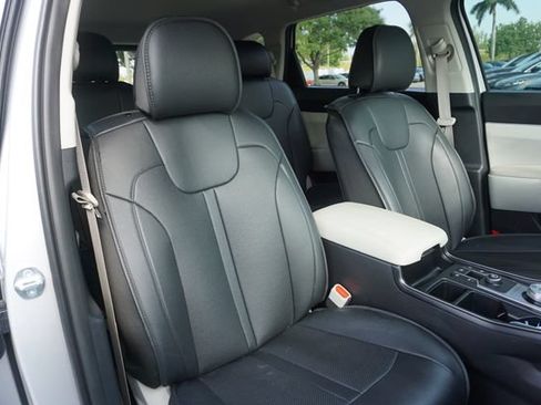 Used 2025 Kia Sorento EX FWD image 2