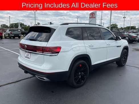 Used 2024 Volkswagen Atlas SE w/ Panoramic Sunroof Package FWD image 4