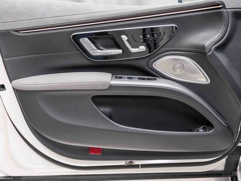 Certified 2022 Mercedes-Benz EQS 580 4MATIC Sedan image 21