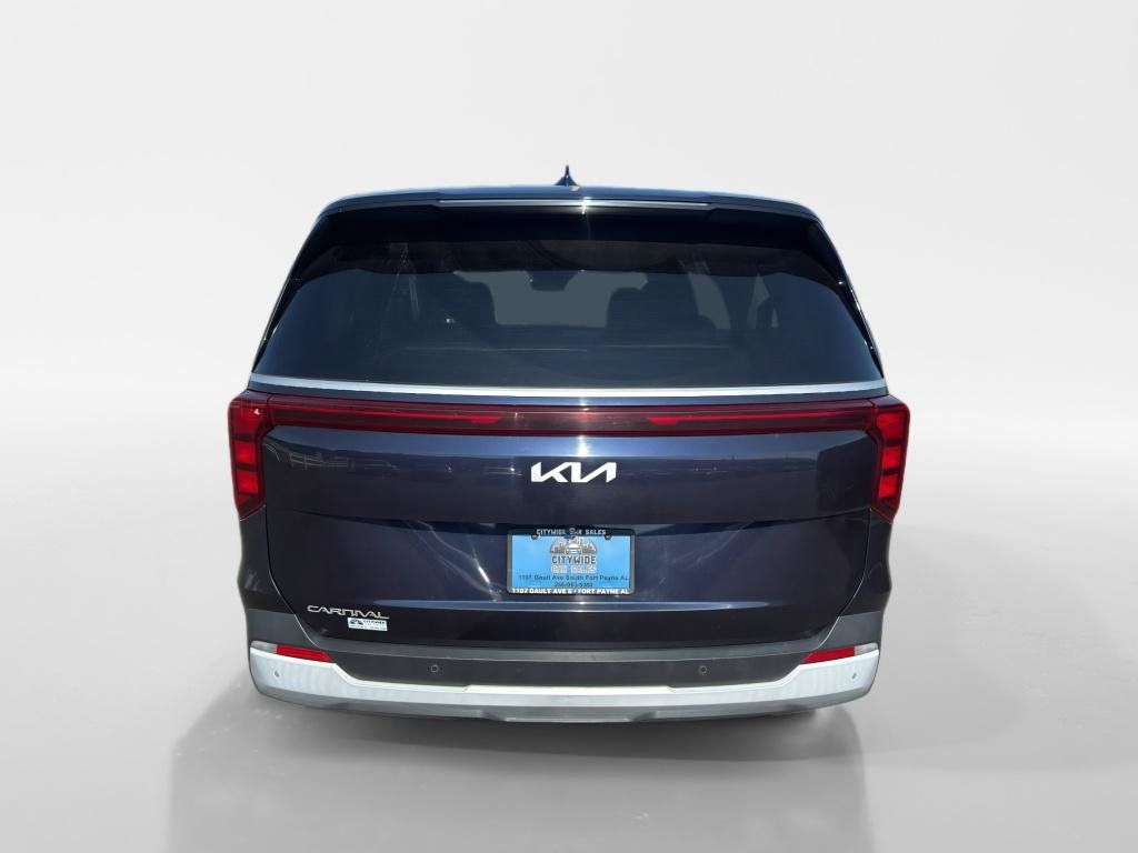 Used 2025 Kia Carnival FWD image 4