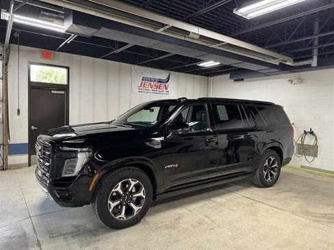 Certified 2025 GMC Yukon XL AT4 Ultimate AWD/4WD image 1