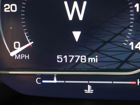 Used 2023 GMC Yukon AT4 w/ AT4 Premium Package image 17