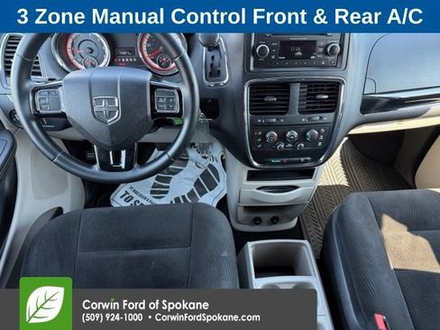 Used 2016 Dodge Grand Caravan SE FWD image 3