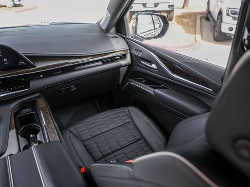 Used 2024 Cadillac Escalade Premium Luxury Platinum image 30