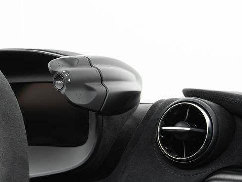 Used 2024 McLaren 750S Spider image 30