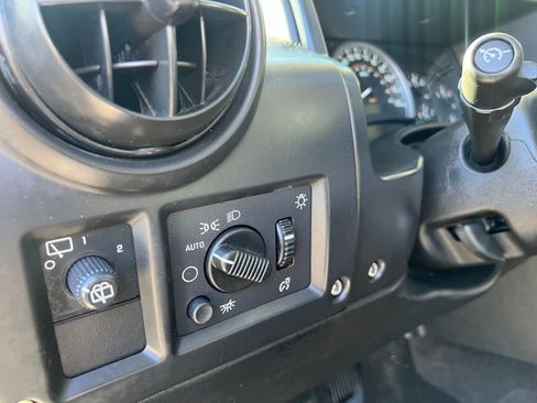 Used 2005 HUMMER H2 Base w/ Preferred Equipment Group image 21