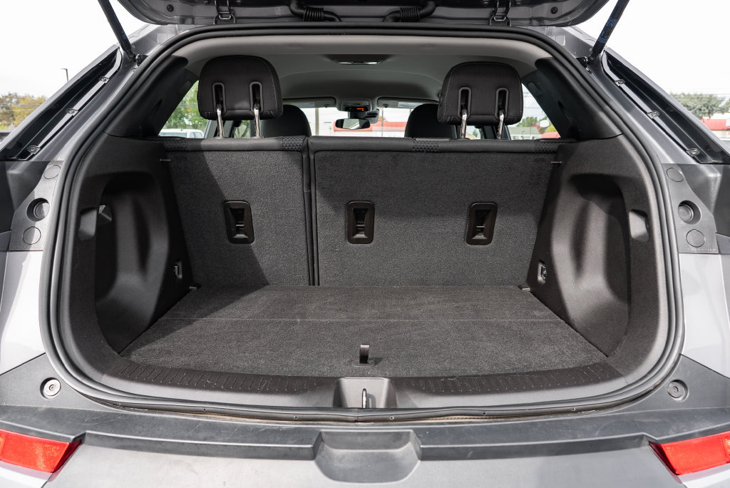Used 2023 Chevrolet Bolt EUV LT w/ Comfort Package FWD image 8