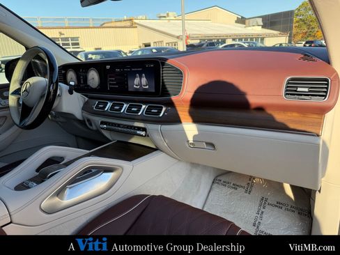 Certified 2024 Mercedes-Benz Maybach GLS 600 4MATIC image 30