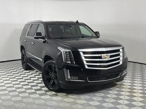 Used 2018 Cadillac Escalade Luxury AWD/4WD image 2