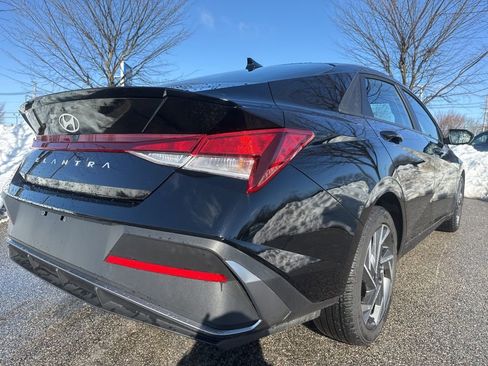 Used 2025 Hyundai Elantra Sport image 9