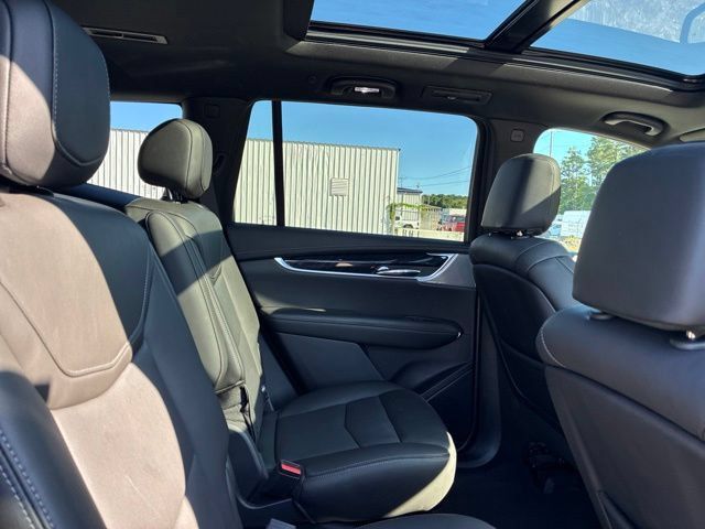 Used 2023 Cadillac XT6 Premium Luxury w/ Technology Package FWD image 25