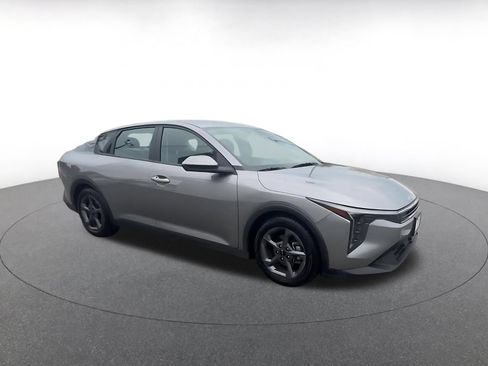 Used 2025 Kia K4 FWD image 2