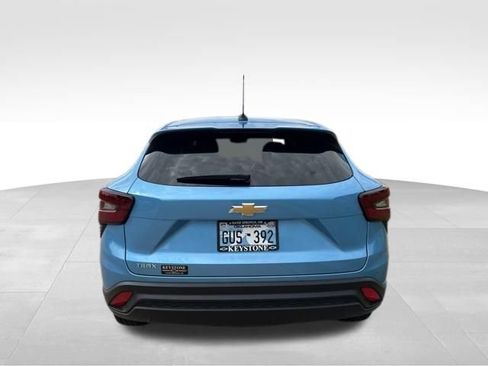 Used 2025 Chevrolet Trax LS FWD image 4