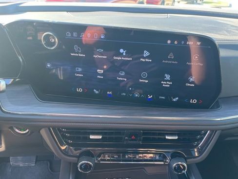 Used 2025 Chevrolet Suburban Z71 w/ Comfort Package image 24