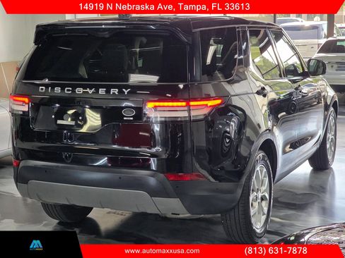 Used 2019 Land Rover Discovery SE image 11