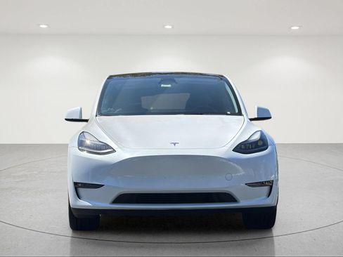 Used 2023 Tesla Model Y Long Range AWD/4WD image 8