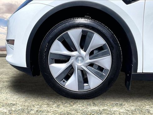 Used 2023 Tesla Model Y Long Range AWD/4WD image 33